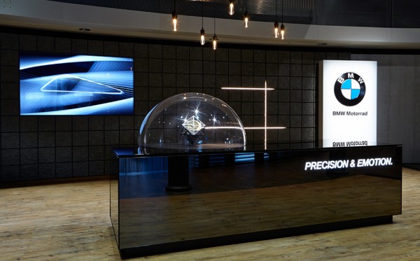 simple_bmw_iconicimpulses_00721